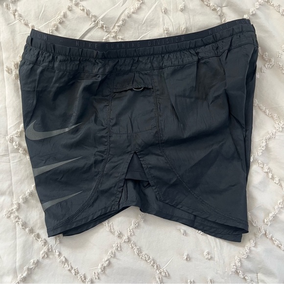Nike Running Run Division tempo luxe 2in1 shorts in black - Picture 8 of 13